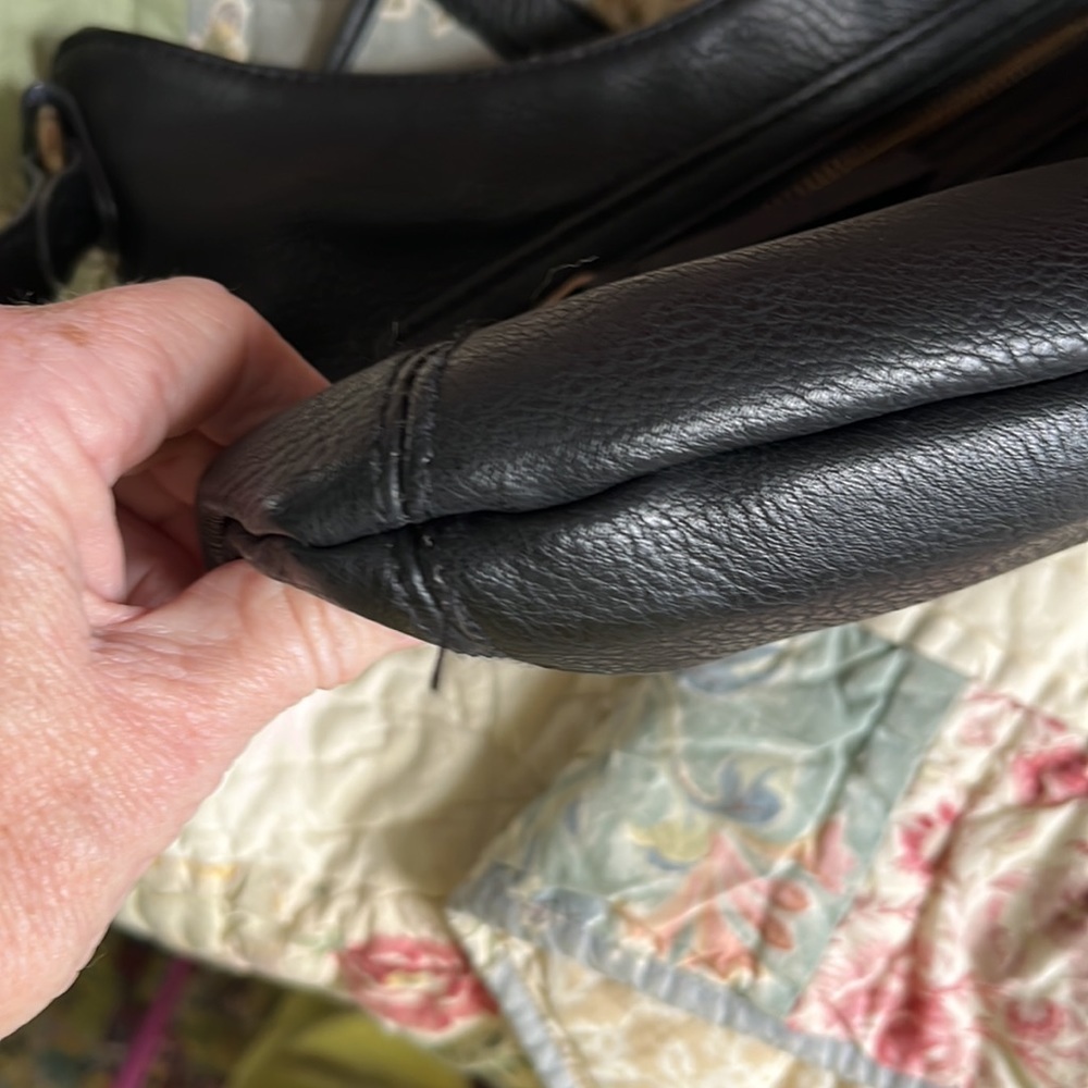 Universal thread     Black Crossbody Bag Adjustable strap   13”w x 13”h  EUC - Picture 12 of 14